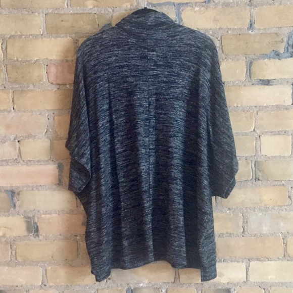 Heathered gray poncho - Banana Republic - Picture 2 of 4